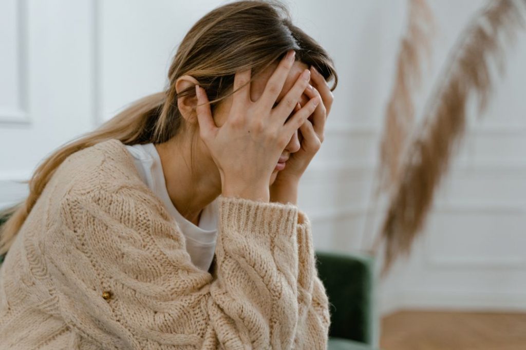 O estresse de longo prazo pode ocasionar sérios problemas de saúde. As mulheres têm maior probabilidade do que os homens de apresentar os sintomas de estresse, afetando, inclusive, sua saúde ginecológica