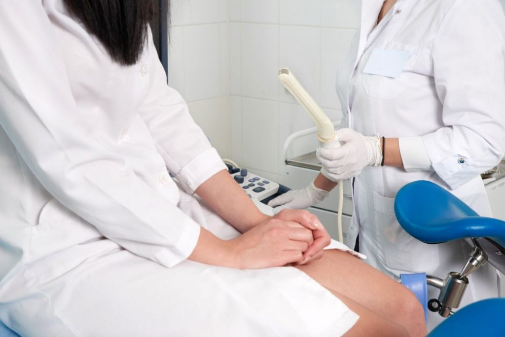 As doenças que mais afetam as mulheres têm maior chance de cura quando descoberto precocemente. Mas isso só acontece quando a realização de exames e consultas estão em dia. Por isso é tão importante manter o seu check-up ginecológico em dia!